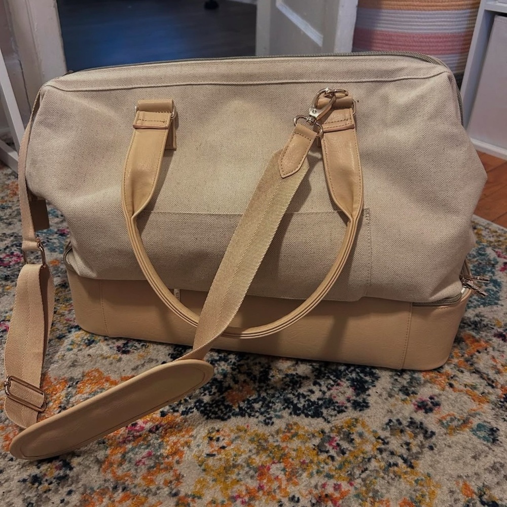 Beis Full Sized Weekender Bag - Picture 2 of 3